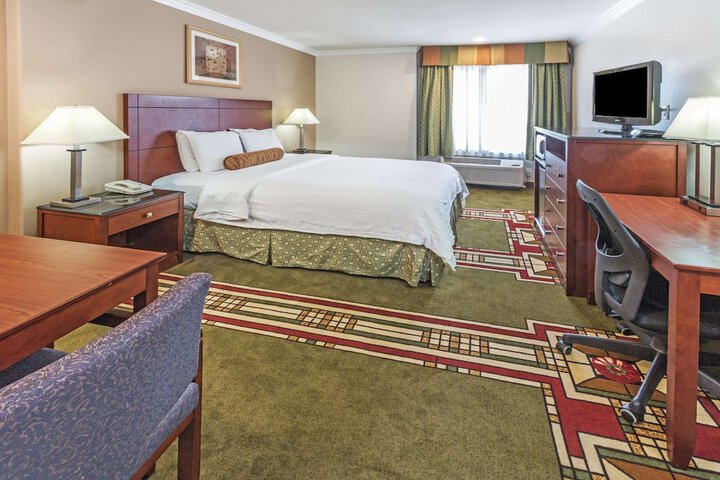 1 King Bed (7 of 18)