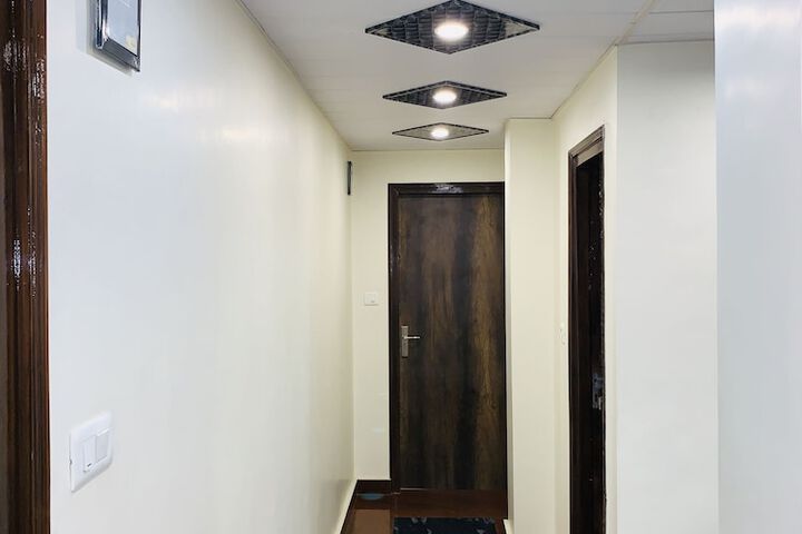 Ballroom/Hall 35 of 40
