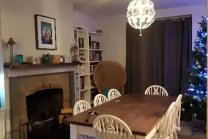 Room 6 of 8