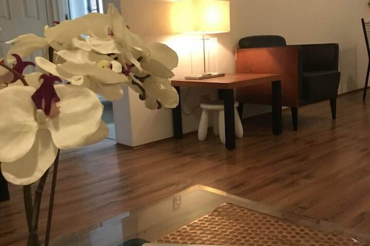 Room 6 of 10
