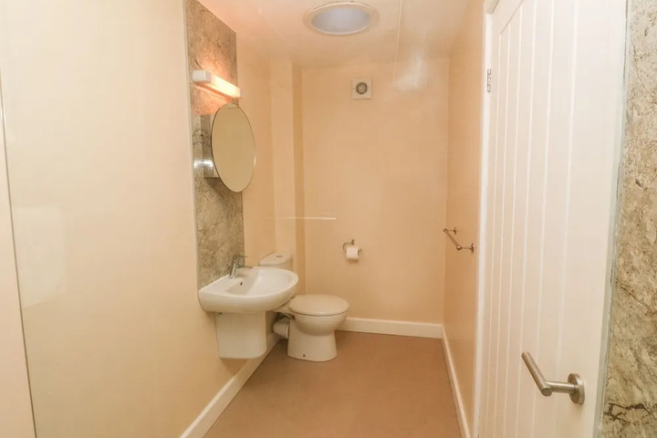 Room 11 of 25