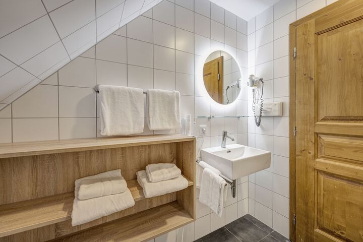 Room 20 of 33