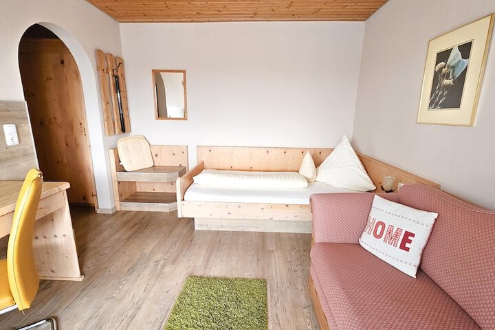 Room 10 of 42