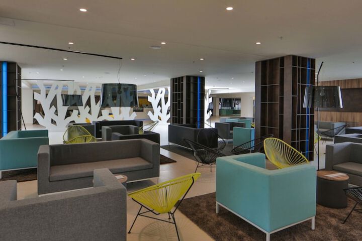 Entrance & Lobby