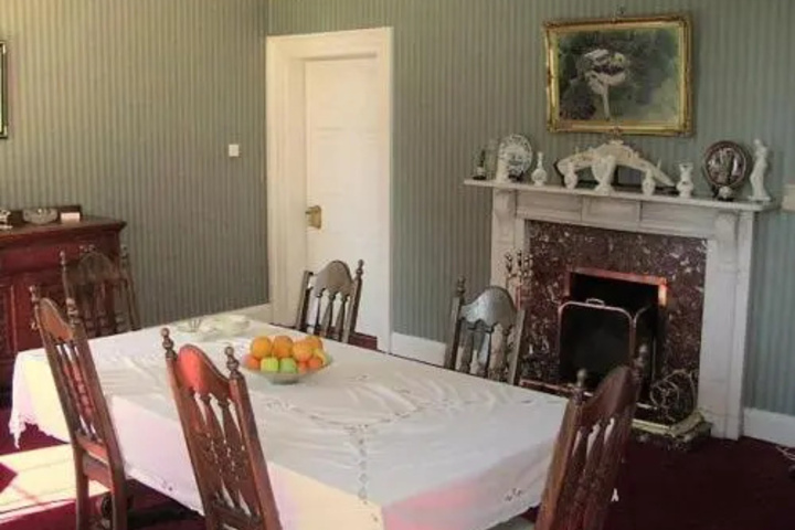 Room 4 of 13