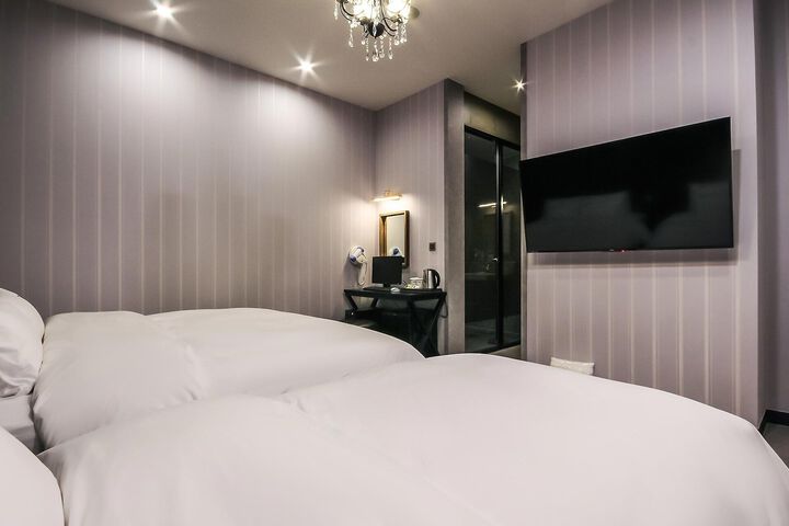 Room 69 of 152