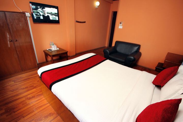 Room 3 of 37
