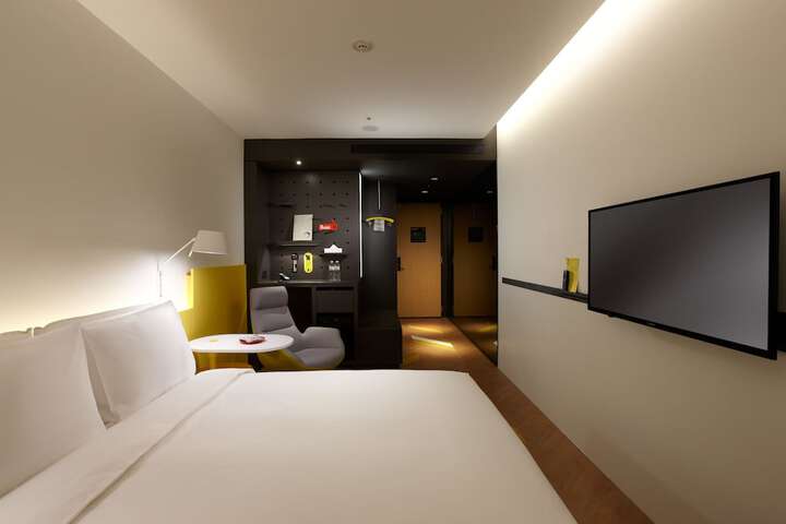Room 10 of 34