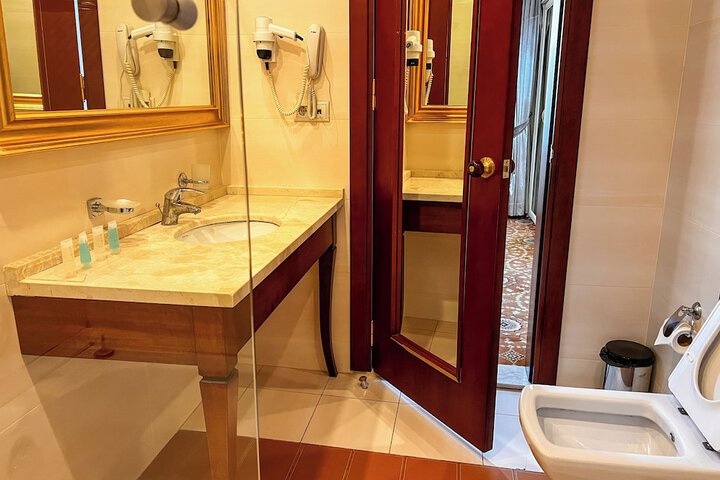 Room 33 of 44
