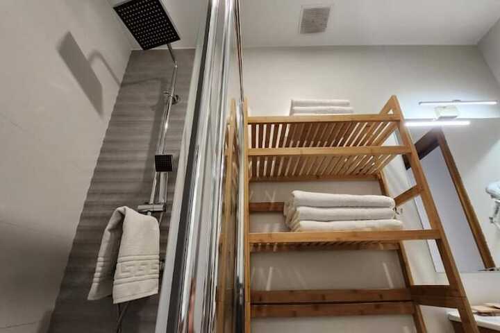 Room 28 of 39