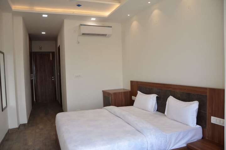 Room 7 of 35