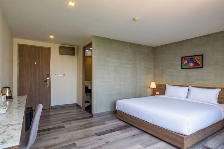 Room 11 of 24