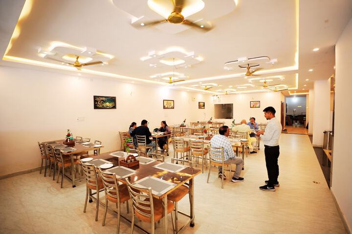 Dining 13 of 18