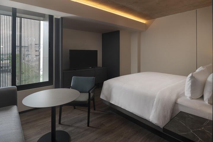 Room 14 of 49
