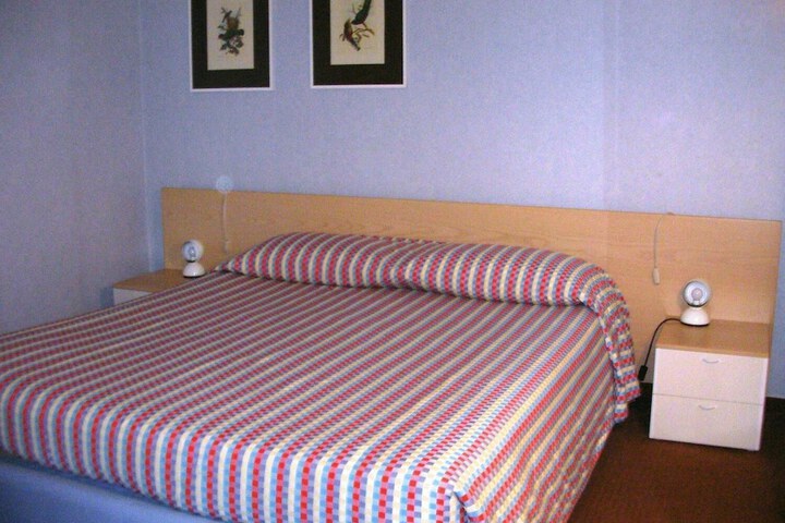 Room 9 of 33