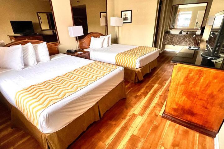 2 Queen Beds (5 of 18)