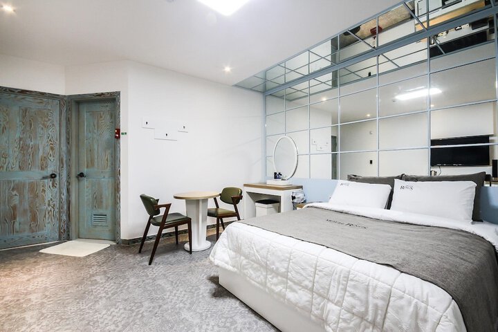 Room 14 of 42