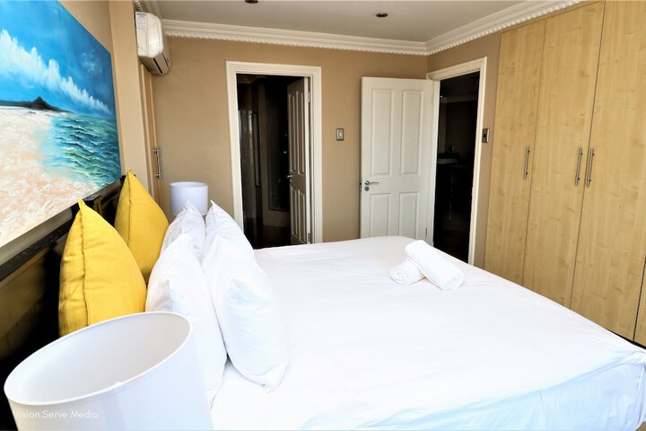 Room 9 of 36