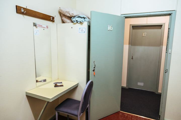 Room 4 of 41