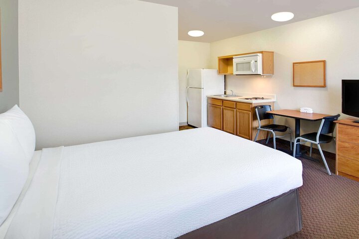 1 Queen Bed Suite (4 of 8)