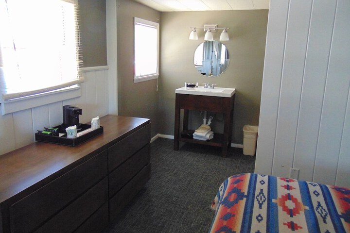 Room 34 of 64