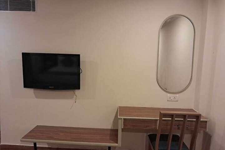 Room 28 of 63