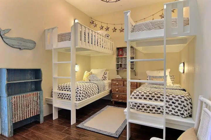 Room 5 of 16