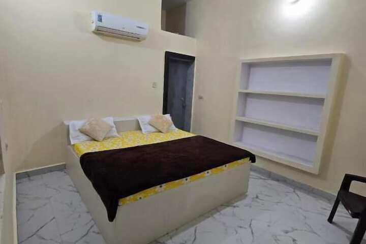 Room 7 of 43