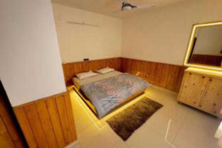 Room 2 of 4