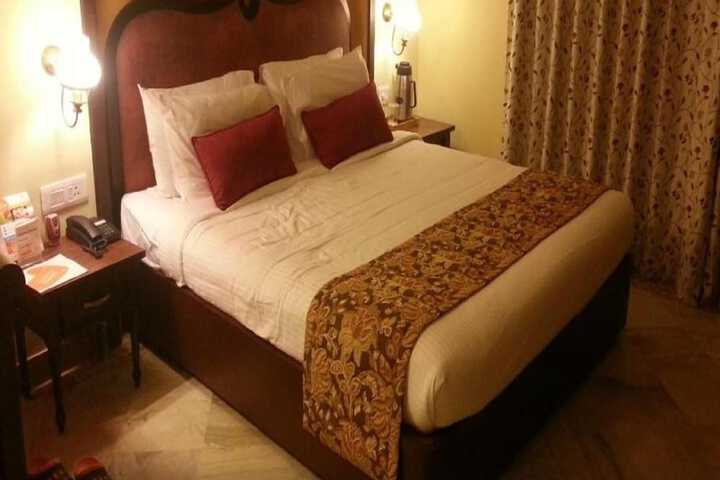 Room 12 of 32
