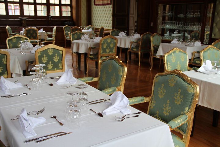 Dining 42 of 55