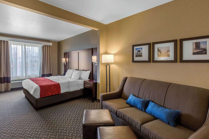 1 King Bed Suite (12 of 18)