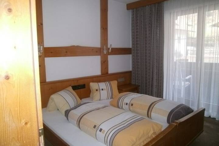 Room 5 of 16