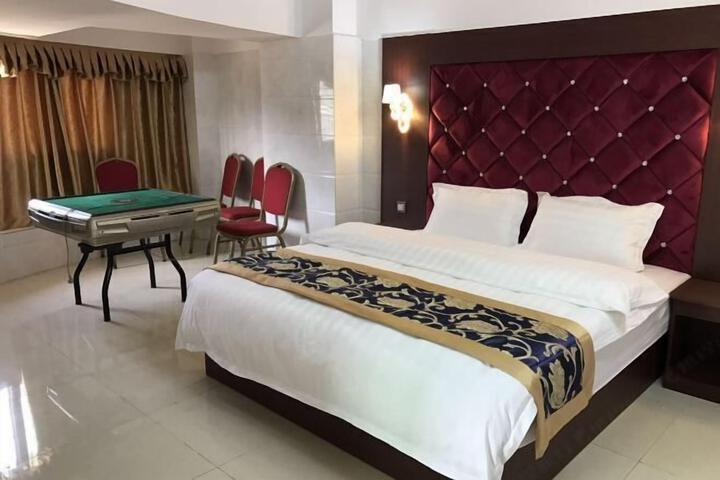 Room 18 of 42