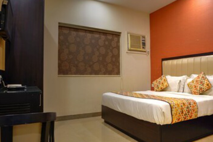 OYO 17096 Hotel Deviram Palace