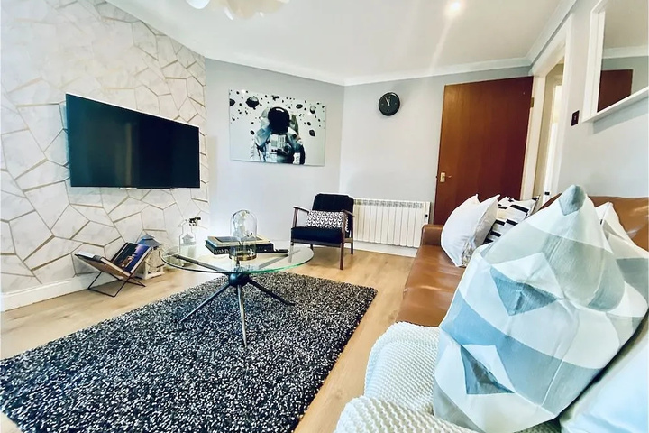 Room 2 of 7