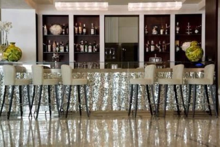 Lounge 77 of 121