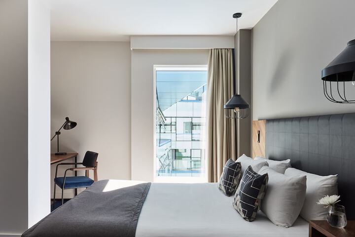 Room 4 of 25