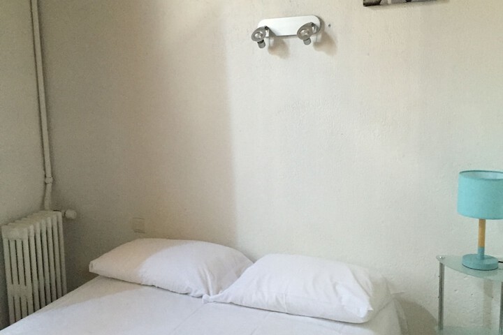 Room 2 of 11