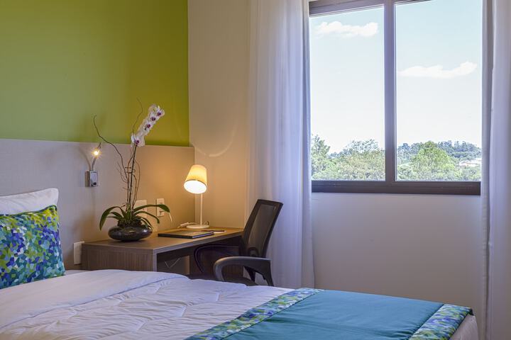 Room 6 of 40