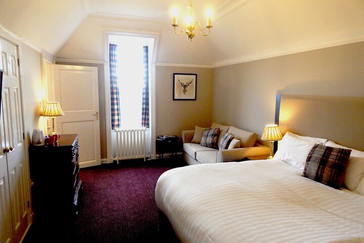 Room 6 of 110