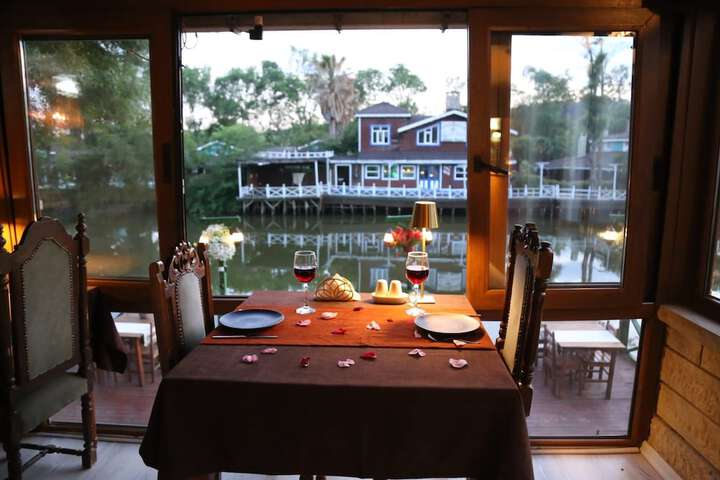 Dining 34 of 49