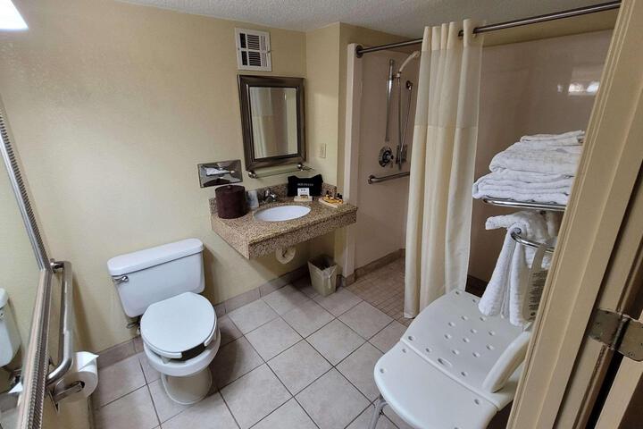 2 Queen Beds Refrigerator WiFi Full Breakfast (22 of 22)