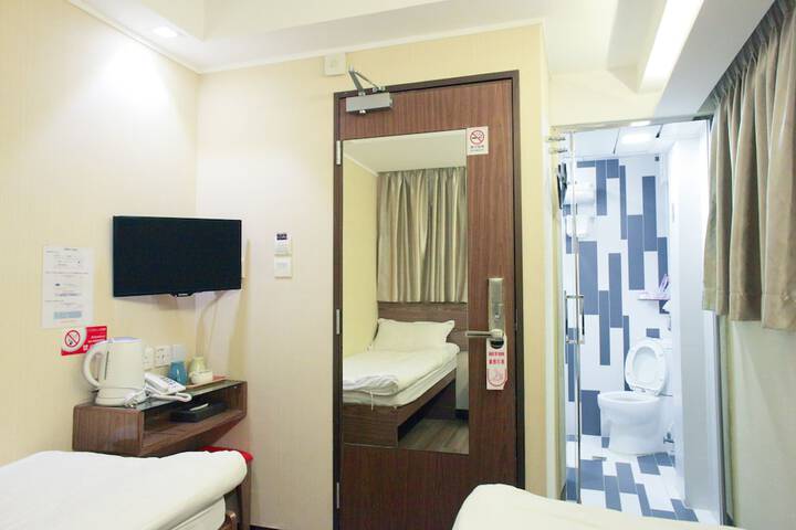 Room 4 of 42