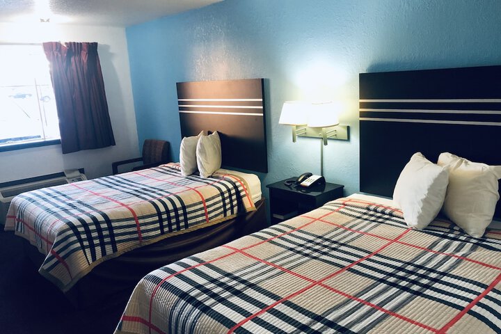 2 Queen Beds (3 of 13)