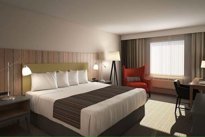 1 King Bed (4 of 15)