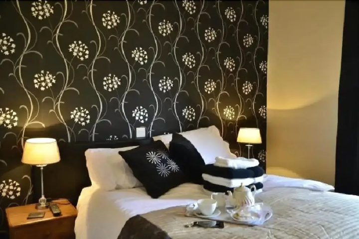 Room 3 of 9