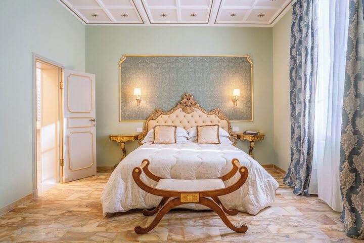 Room 10 of 66