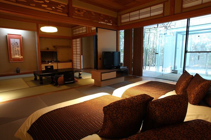 Room 16 of 72