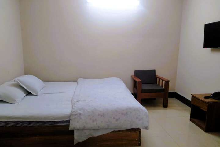 Room 5 of 33